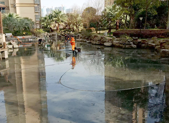 梨林镇景观池淤泥清理