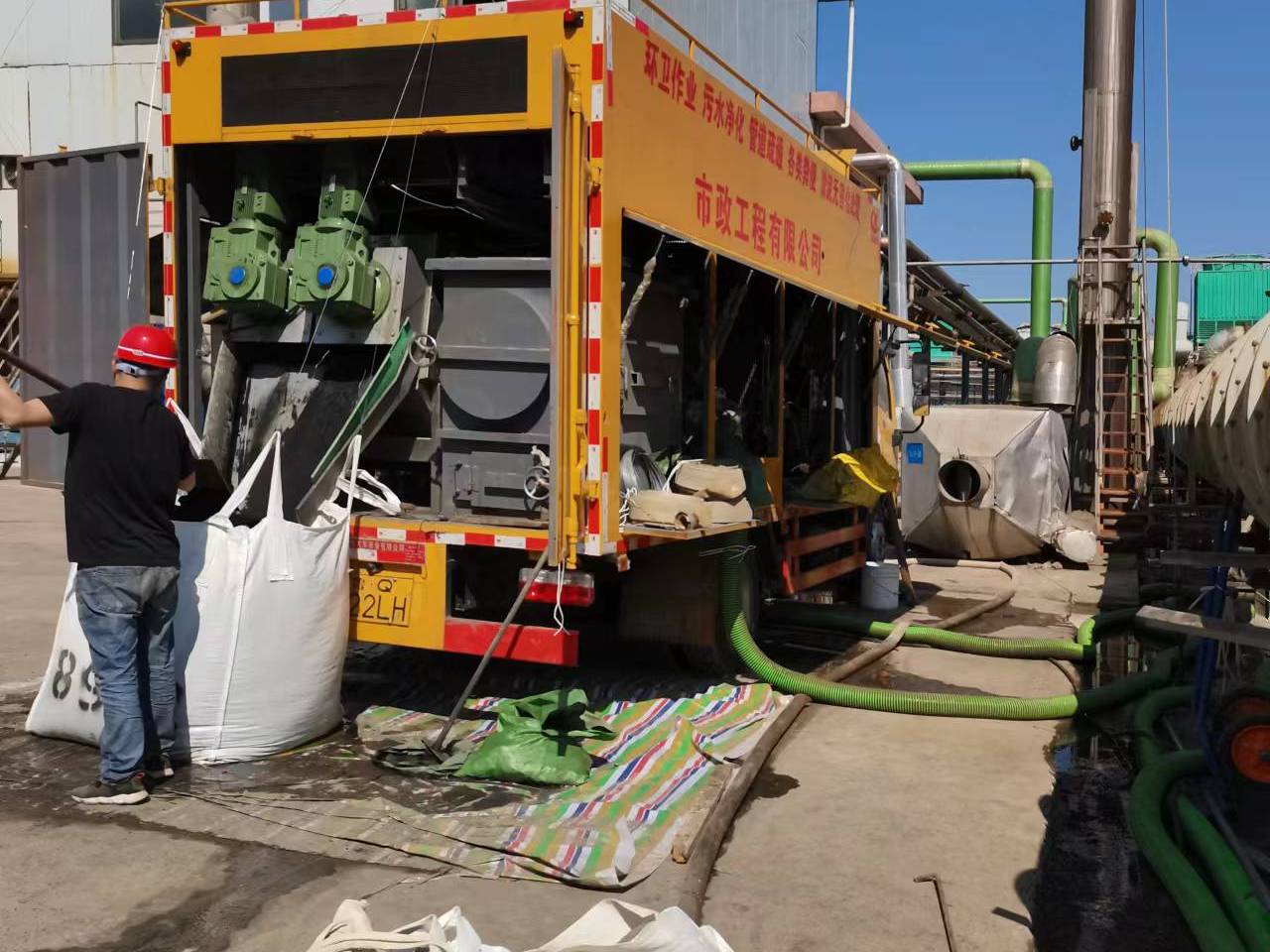 梨林镇淤泥压干处理